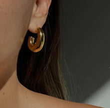 Load image into Gallery viewer, Jewelry: Chunky Hoop Earrings
